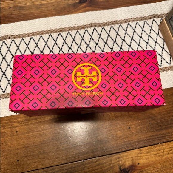 Brand new Tory Burch Black Logo Slide Sandals-Ines flat slide goat leather - Picture 9 of 10